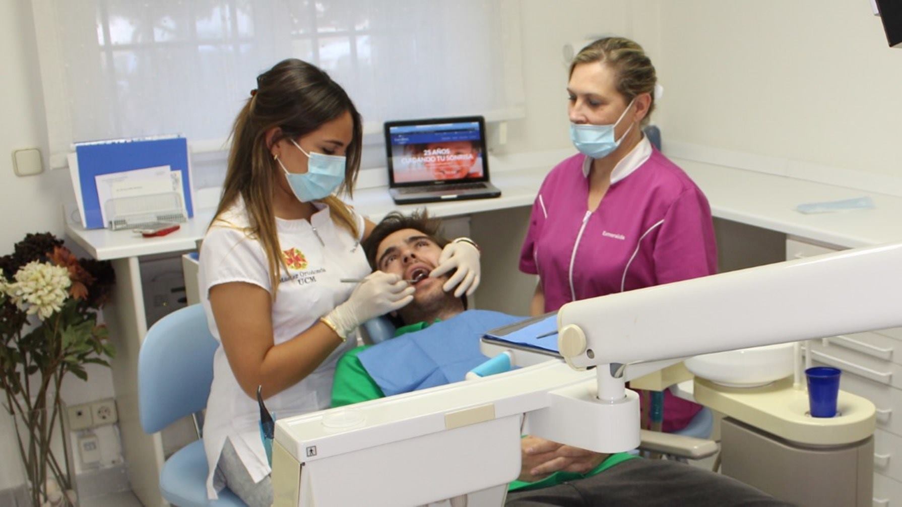  Mas de 30 años de experiencia cuidando tu salud bucodental. Tu sonrisa y salud, nuestra prioridad.