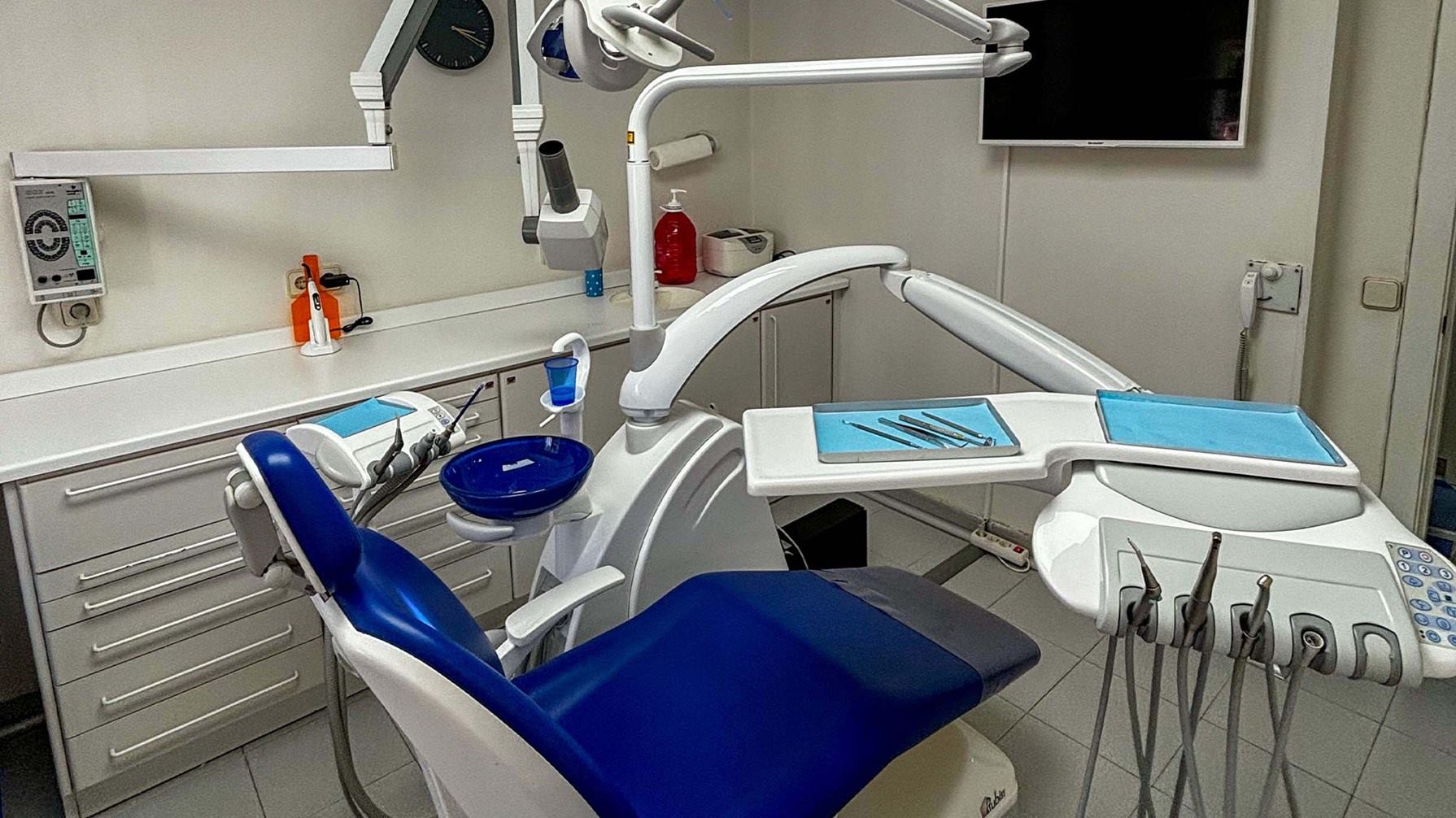  Mas de 30 años de experiencia cuidando tu salud bucodental. Tu sonrisa y salud, nuestra prioridad.