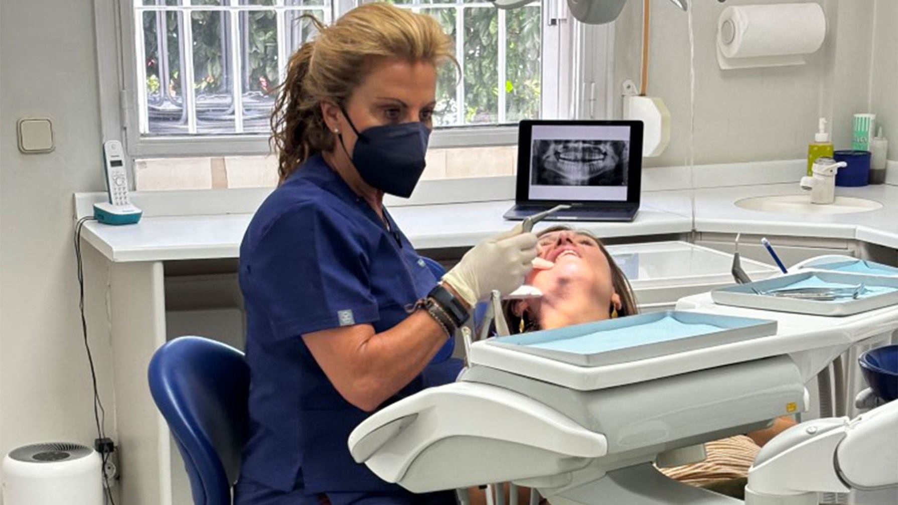  Mas de 30 años de experiencia cuidando tu salud bucodental. Tu sonrisa y salud, nuestra prioridad.