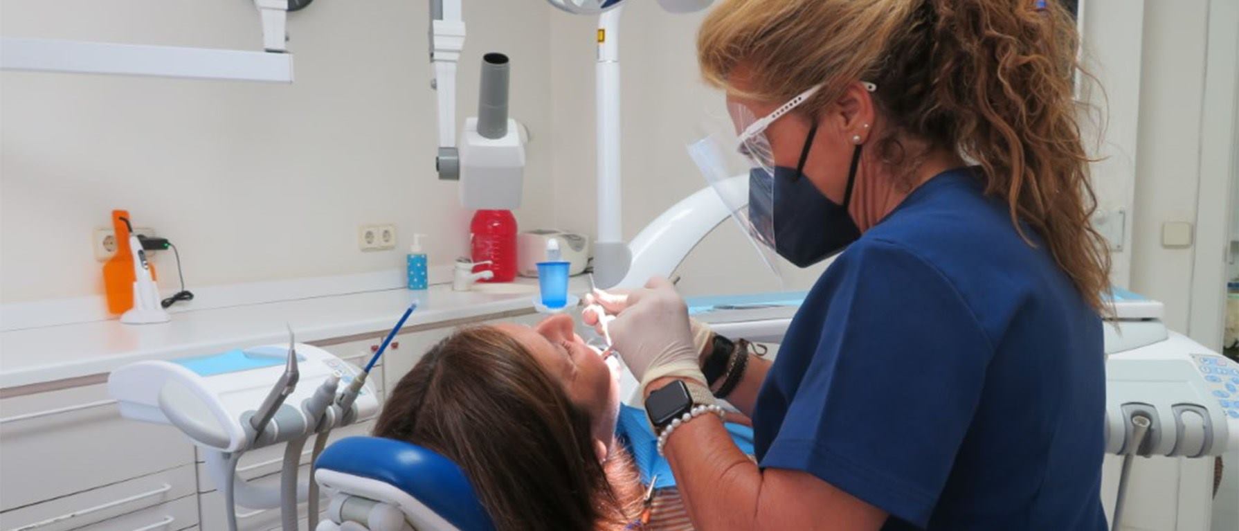  Mas de 30 años de experiencia cuidando tu salud bucodental. Tu sonrisa y salud, nuestra prioridad.