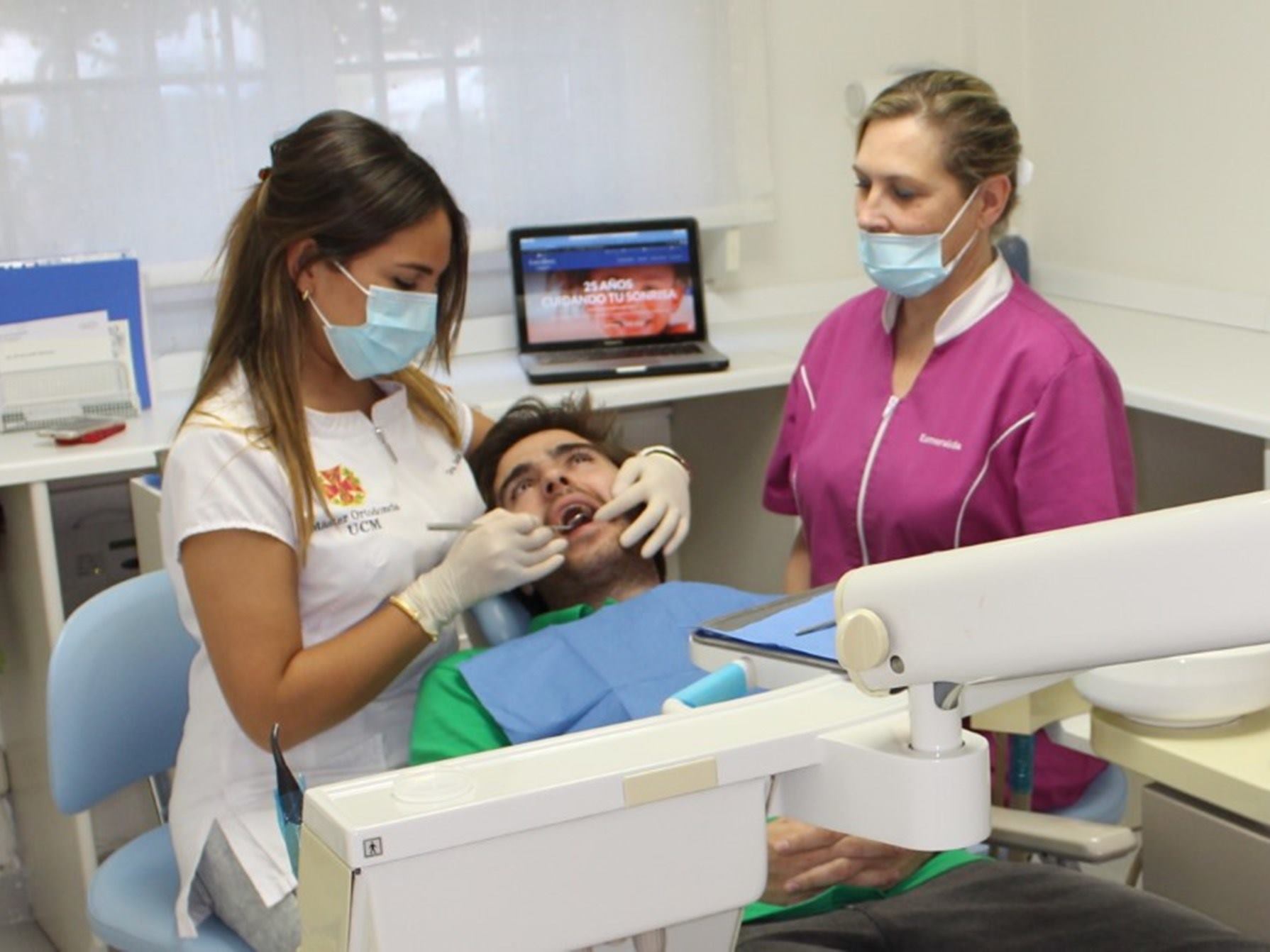  Mas de 30 años de experiencia cuidando tu salud bucodental. Tu sonrisa y salud, nuestra prioridad.